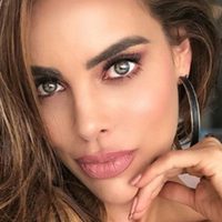 ¡Ojo a la abertura! Sara Corrales se puso una pollera que dejó ver lo inesperado ¡Arrasador!