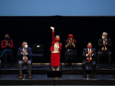 En su festejo, morenistas “destapan” a Sheinbaum y abuchean a Mario Delgado