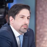Nicolás Trotta enfrentó las críticas a la educación virtual y tensionó la mesa de Juana Viale