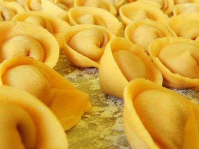 Capeletis sin máquina: ponete la 10 y sorprendé a todos con esta pasta para chuparse los dedos