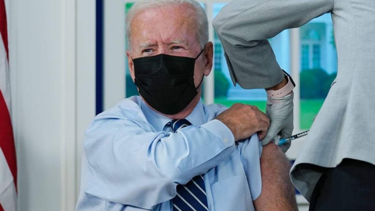 El presidente Joe Biden recibió la tercera dosis de la vacuna de Pfizer