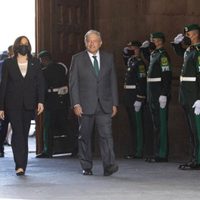 Así fue el encuentro AMLO-Kamala durante la firma del memorándum de entendimiento