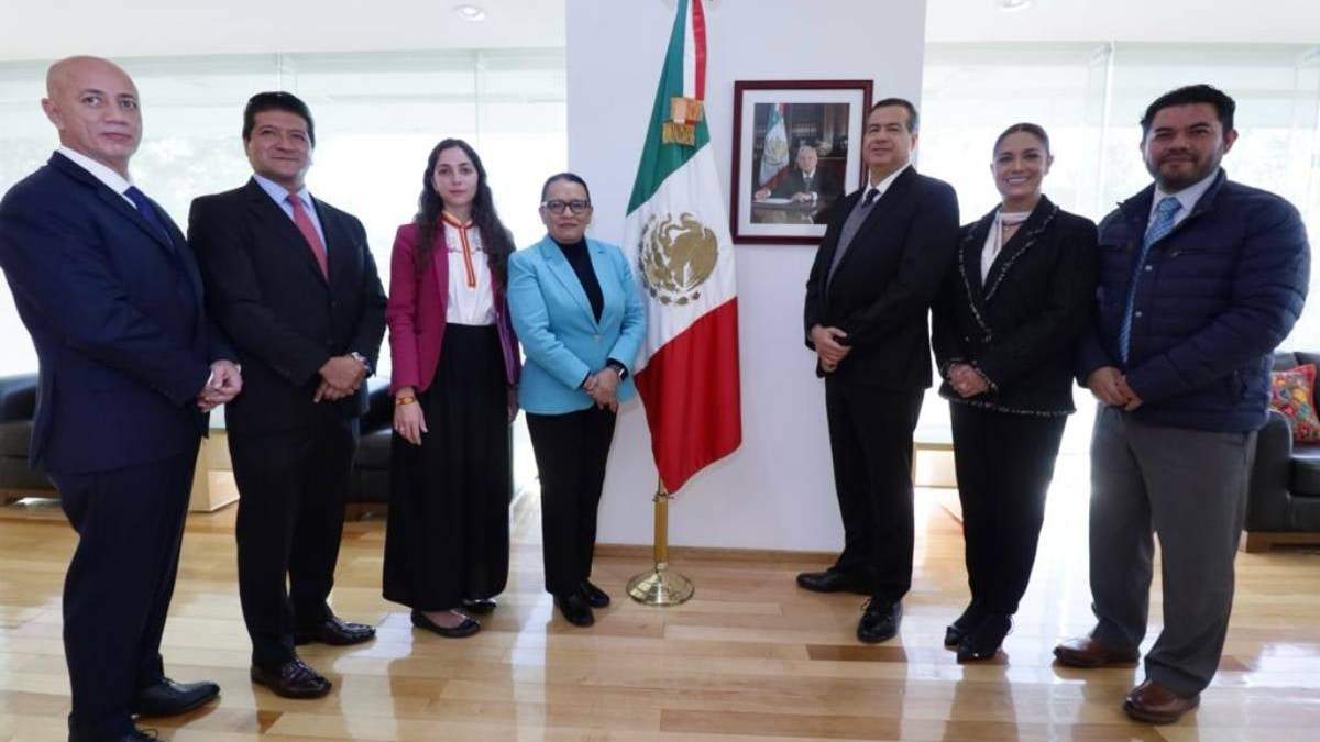 La secretaria Rosa Icela Rodríguez y los funcionarios nombrados