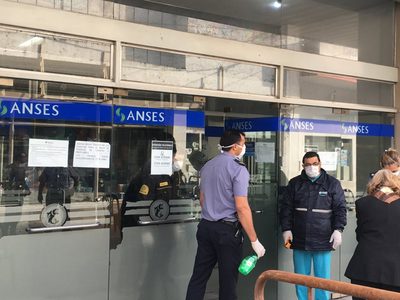 ANSES: quiénes cobran este viernes la jubilación y el IFE de 10.000 pesos