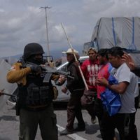 Policía de Veracruz reprime a campesinos que bloqueaban Granjas Carroll; denuncian tres muertos