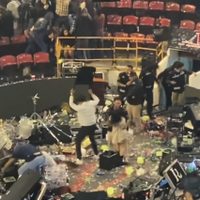 Disturbios en la Feria de Texcoco por negativa de Luis R. Conríquez a cantar narcocorridos (Video)