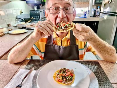 El abuelo cocinero youtuber sigue sumando seguidores