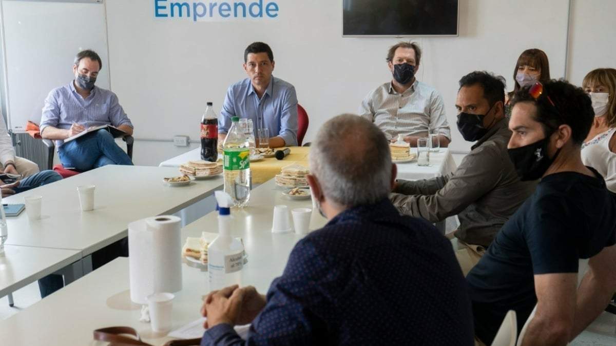 El vicegobernador Marcos Koopmann en la reunión con las Pymes neuquinas. Fuente: (Twitter)