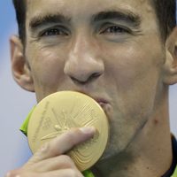 Phelps se cuelga su oro olímpico número 19