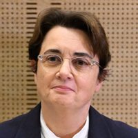 Directora del Museo del Louvre renuncia tras el robo de joyas en París