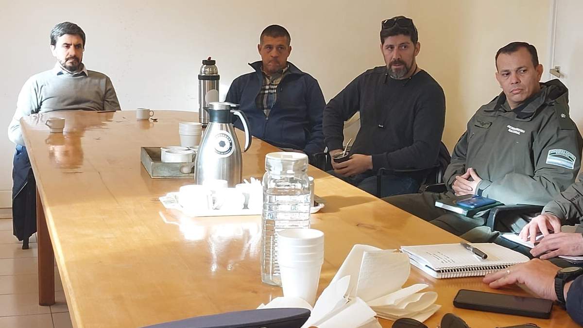 Reunión por el operativo nieve en Chapelco. Fuente (Twitter).