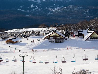 Hubo récord de esquiadores en Chapelco, tras las nevadas en la provincia