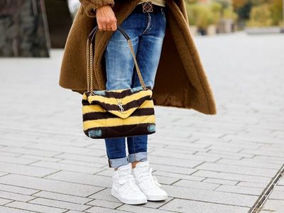 Revisá tu placard y rescatá esas zapatillas blancas que son el must have de la temporada: mirá cómo usarlas