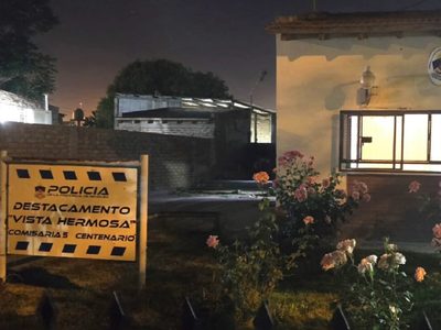Violenta agresión a dos policías durante un procedimiento en Centenario