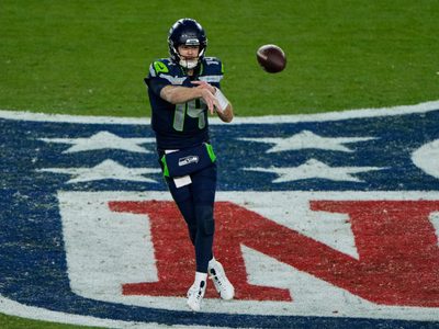Seahawks conquistan el Super Bowl gracias a su impenetrable defensa, vencen 29-13 a Patriots