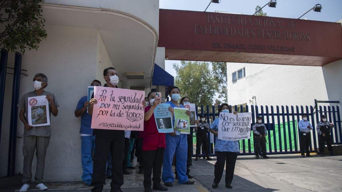 Protesta afuera del INER
