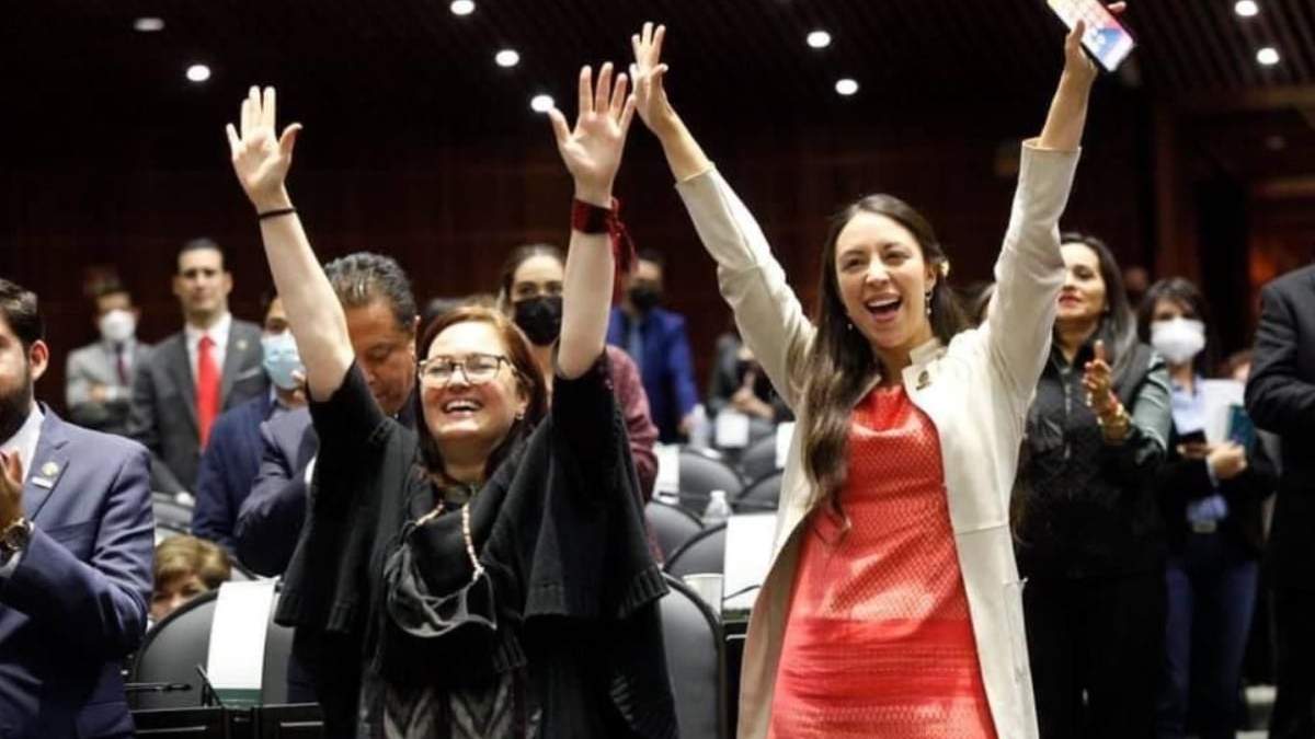 Diputados de Morena celebran la aprobación de la Miscelánea Fiscal 2022