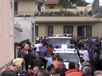 El derrumbe de un edificio mata a dos niños en Nápoles