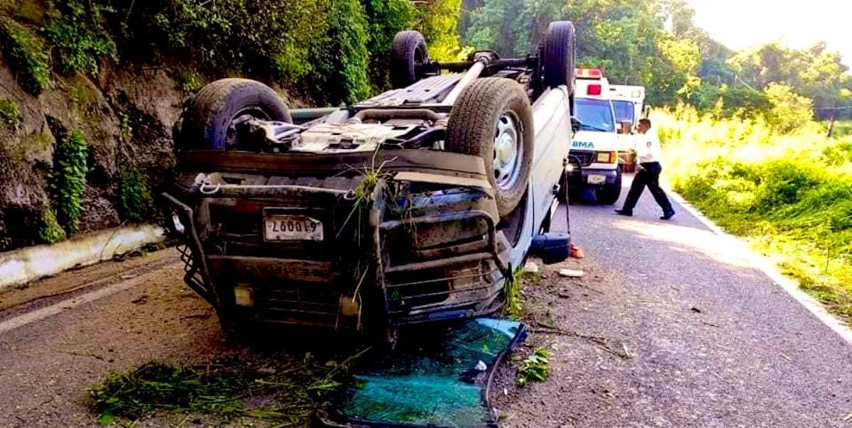 El vehículo de la Semar que volcó en Colima