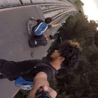 Jóvenes "surfean" sobre un tren en la Línea 9 del Metro y lo presumen en video