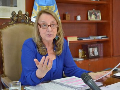 Alicia Kirchner sostuvo que el precio sostén del petróleo "dará soluciones a corto y mediano plazo"