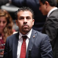 Seis horas de trabajo diario y 15 días de vacaciones, la propuesta de un senador de Morena