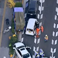 Hombre que conducía un auto robado atropella a 11 personas; una pierde la vida