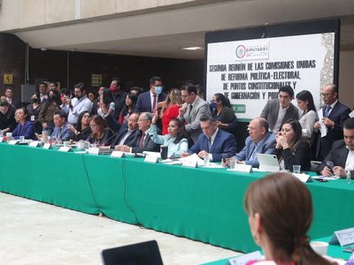 Diputados de Morena y aliados aprueban en comisiones la reforma electoral de AMLO