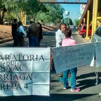 Maestros bloquean vialidades en Morelia para exigir el pago de adeudos