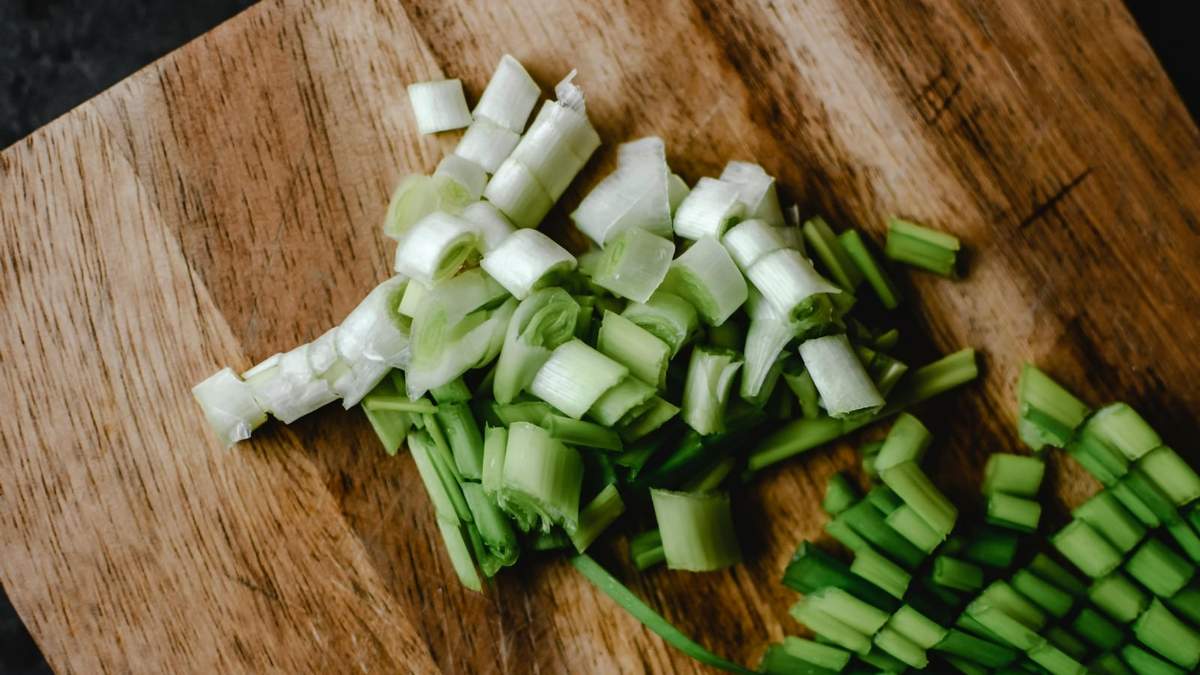 Las tablas de madera son porosas y absorben líquidos, olores y colores de los alimentos
