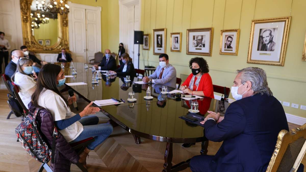 Alberto Fernández reunido con las autoridades de Salud y especialistas. Fuente: (Twitter)