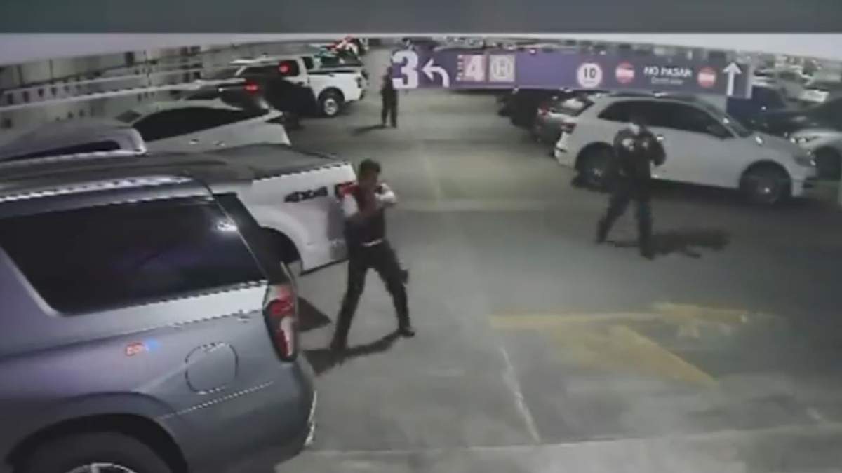 Policías disparan en el estacionamiento de la terminal 2 del AICM
