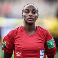 Salima Rhadia Mukansanga, la primera árbitra en dirigir un partido de la Copa África