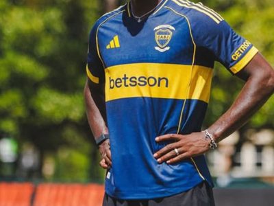 Una estrella mundial apareció en un partido entre amigos con la camiseta de Boca