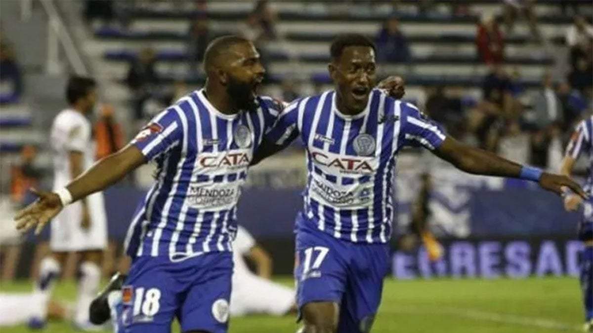 ¡Qué dupla! Morro García y Jaime Ayoví, figuras en un 4-1 a Vélez como visitante.