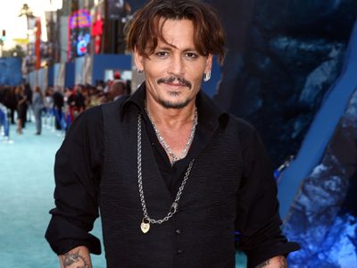 El hijo de Johnny Depp se vuelve viral tras ser captado en la calle con esta compañía