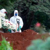 Tras abrir sus centros comerciales los casos de coronavirus se multiplicaron en Brasil