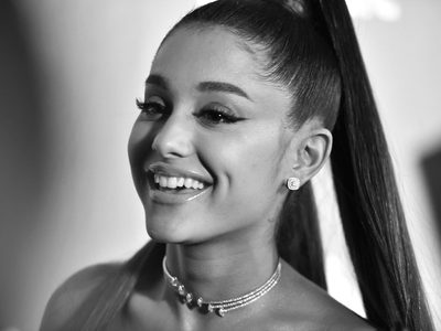 ¡Sorpresa y algo más! Ariana Grande no tenía relación con su padre y... ¡apareció en los Grammy!