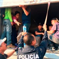 Rescatan en Tamaulipas a 137 migrantes que iban hacinados en un tráiler