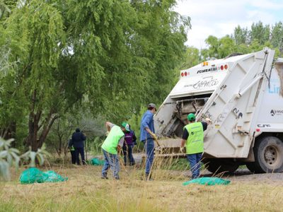 Megaoperativo de limpieza y saneamiento en las costas del río Neuquén
