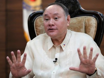 Ministro de defensa de Filipinas califica afirmaciones de China como "la mayor ficción y mentira"