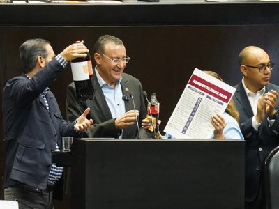 Diputados de la 4T suben impuestos a refrescos, cigarros, videojuegos y sorteos