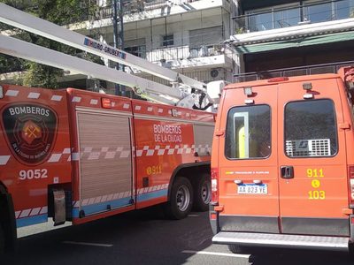 Se incendió un edificio en pleno centro de Palermo y tuvieron que movilizarse ocho ambulancias
