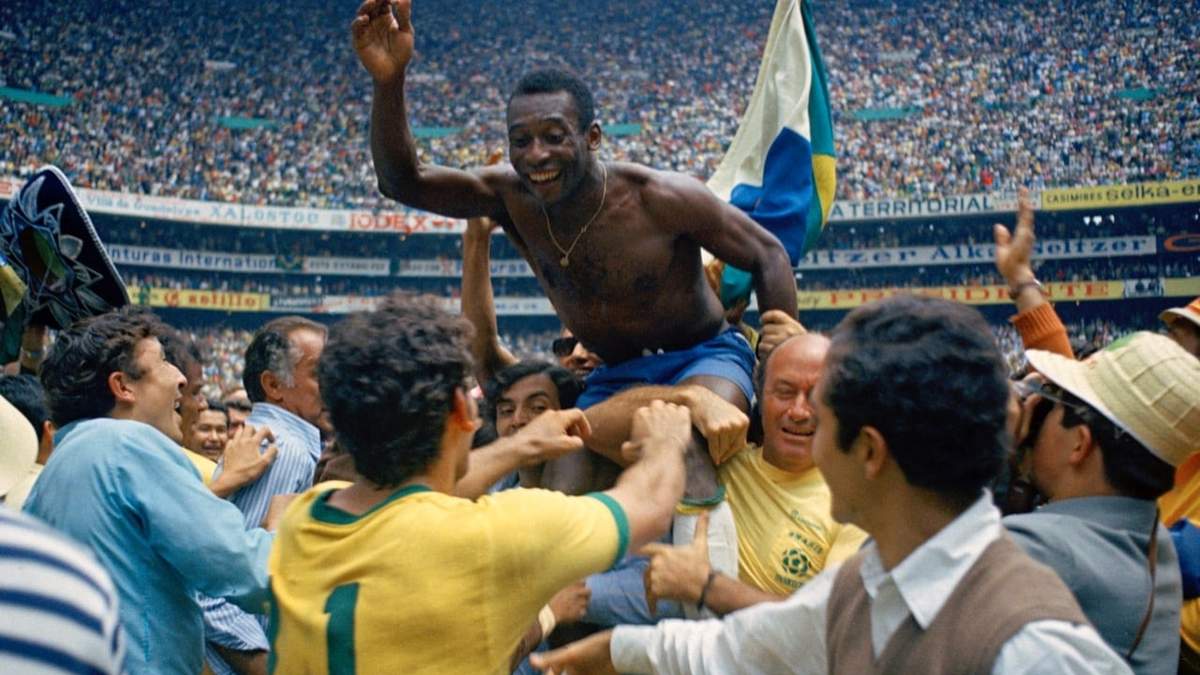 Pelé, el rey brasileño del futbol, único en ganar tres Copas del Mundo