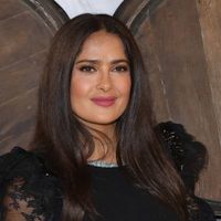 ¡No la para nadie! La foto de Salma Hayek totalmente al natural y sentada en... ¡No te la pierdas!
