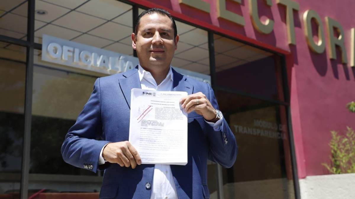 Ángel Ávila presentó la queja ante el INE