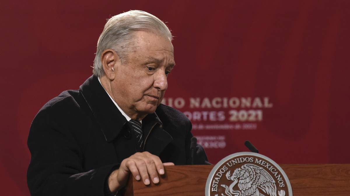 AMLO reportó menos ingresos que 27 de 41 funcionarios de su círculo más cercano