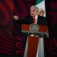 AMLO propone que se apruebe una reforma legal para beneficiar desde mayo a pensionados