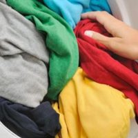 No lo vas a creer: el truco milagroso para lavar tu ropa y que no pierda el color después de cada lavado