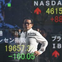 Desplome de petroprecios termina por hundir al peso; cierra en 18.55 por dólar